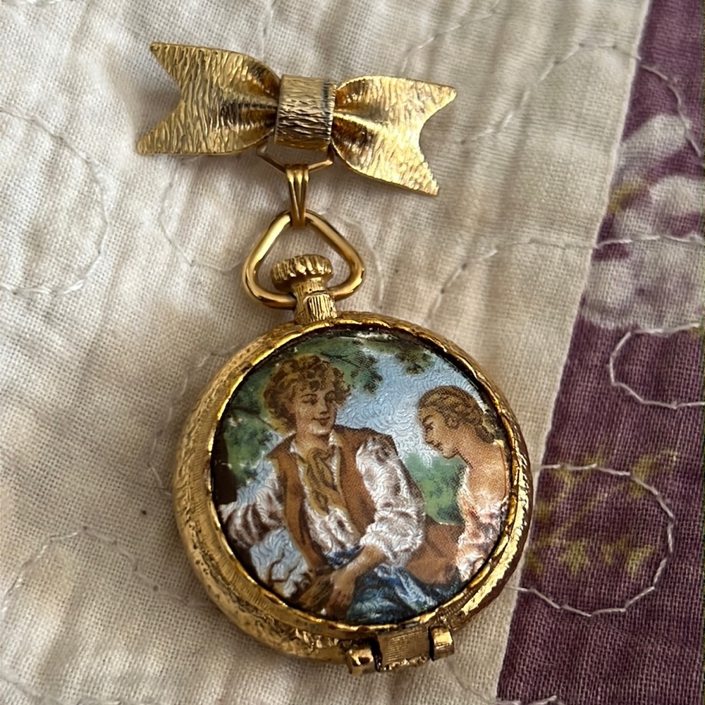 🎉𝐇𝐏!🎉1950’s HOUSE OF FULLER PERFUME HAND PAINTED PERFUME LOCKET
